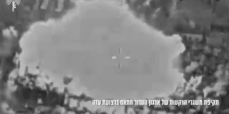 israil-yemende-baskanlik-sarayini-bombaladi-8D8Y6Sxi.jpg